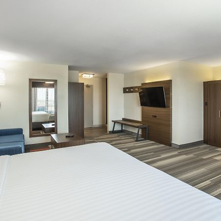 Holiday Inn Express & Suites Medicine Hat By Ihg Exterior foto
