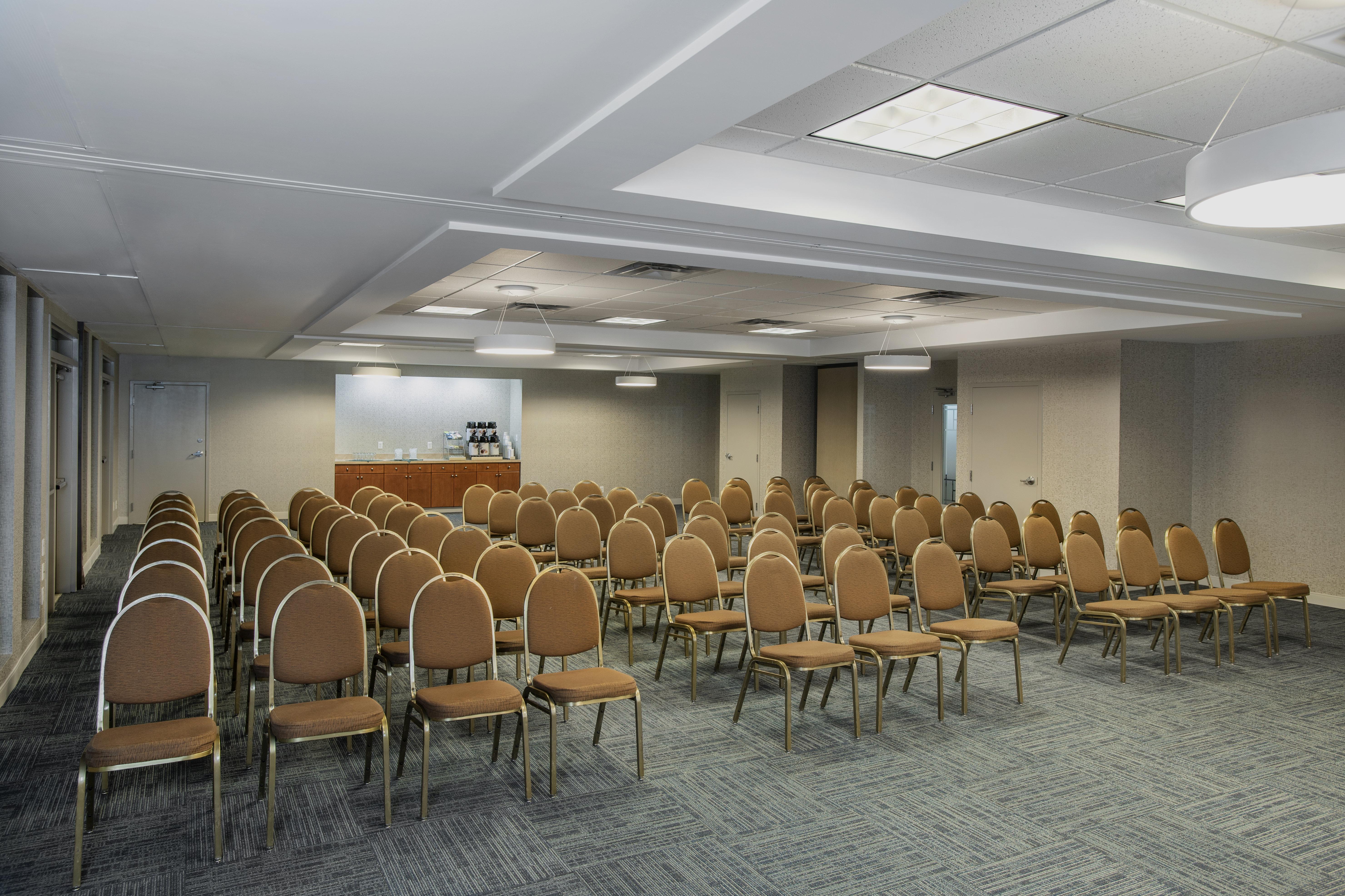 Holiday Inn Express & Suites Medicine Hat By Ihg Exterior foto