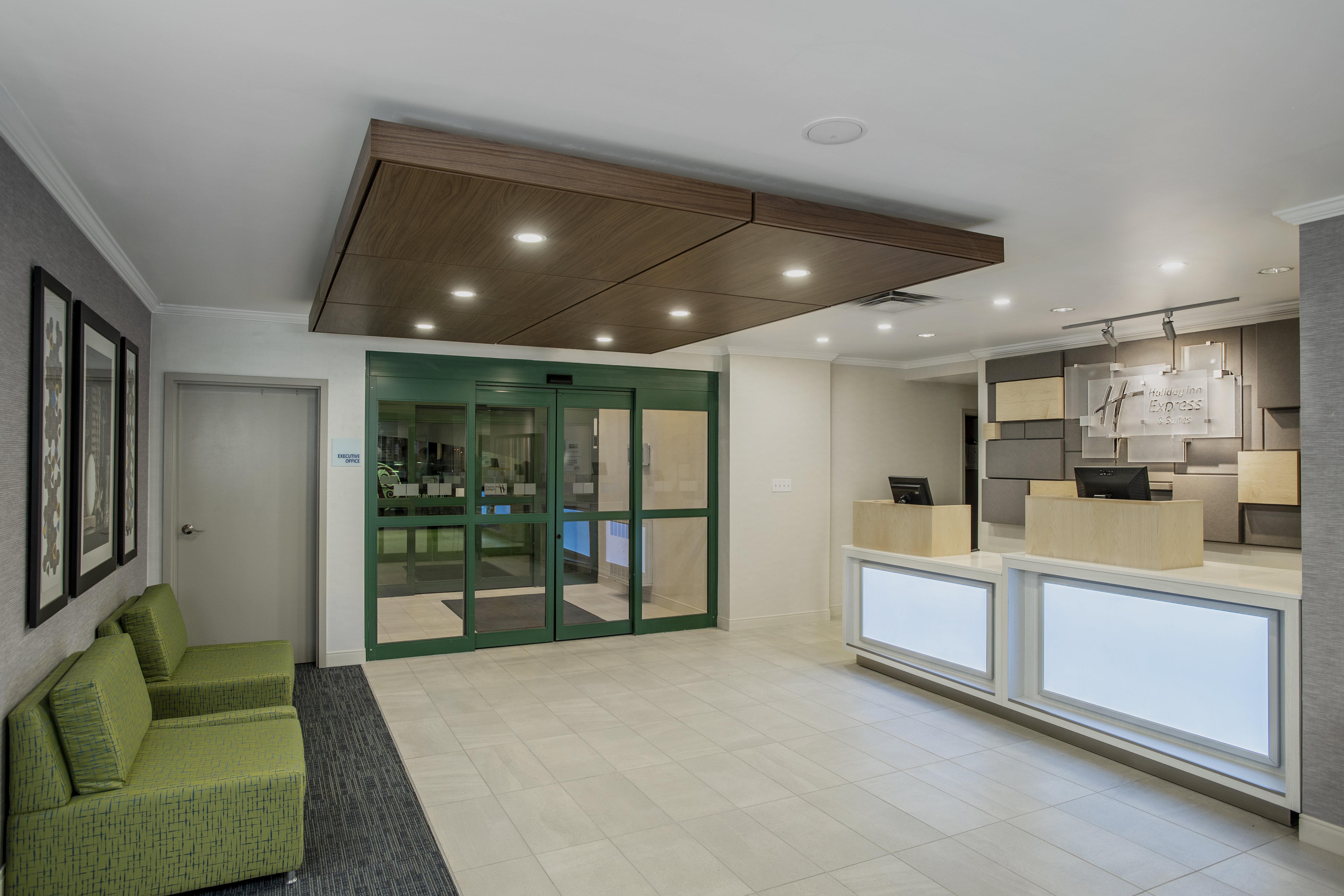 Holiday Inn Express & Suites Medicine Hat By Ihg Exterior foto