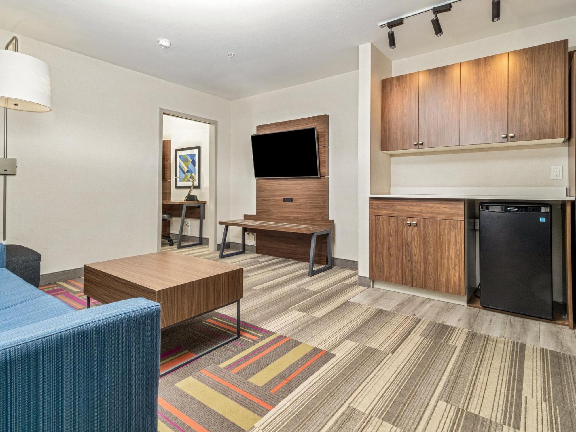 Holiday Inn Express & Suites Medicine Hat By Ihg Exterior foto