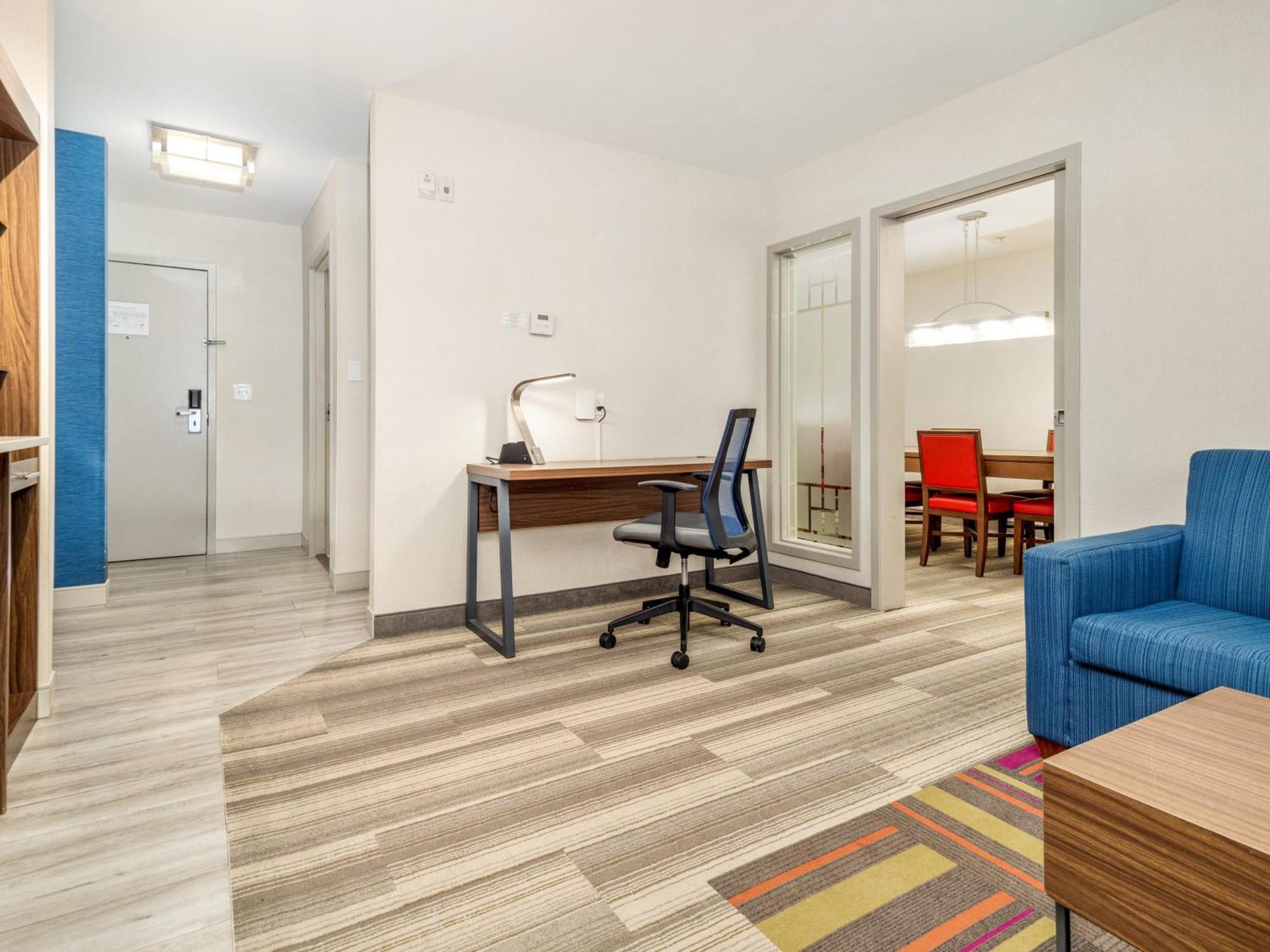 Holiday Inn Express & Suites Medicine Hat By Ihg Exterior foto