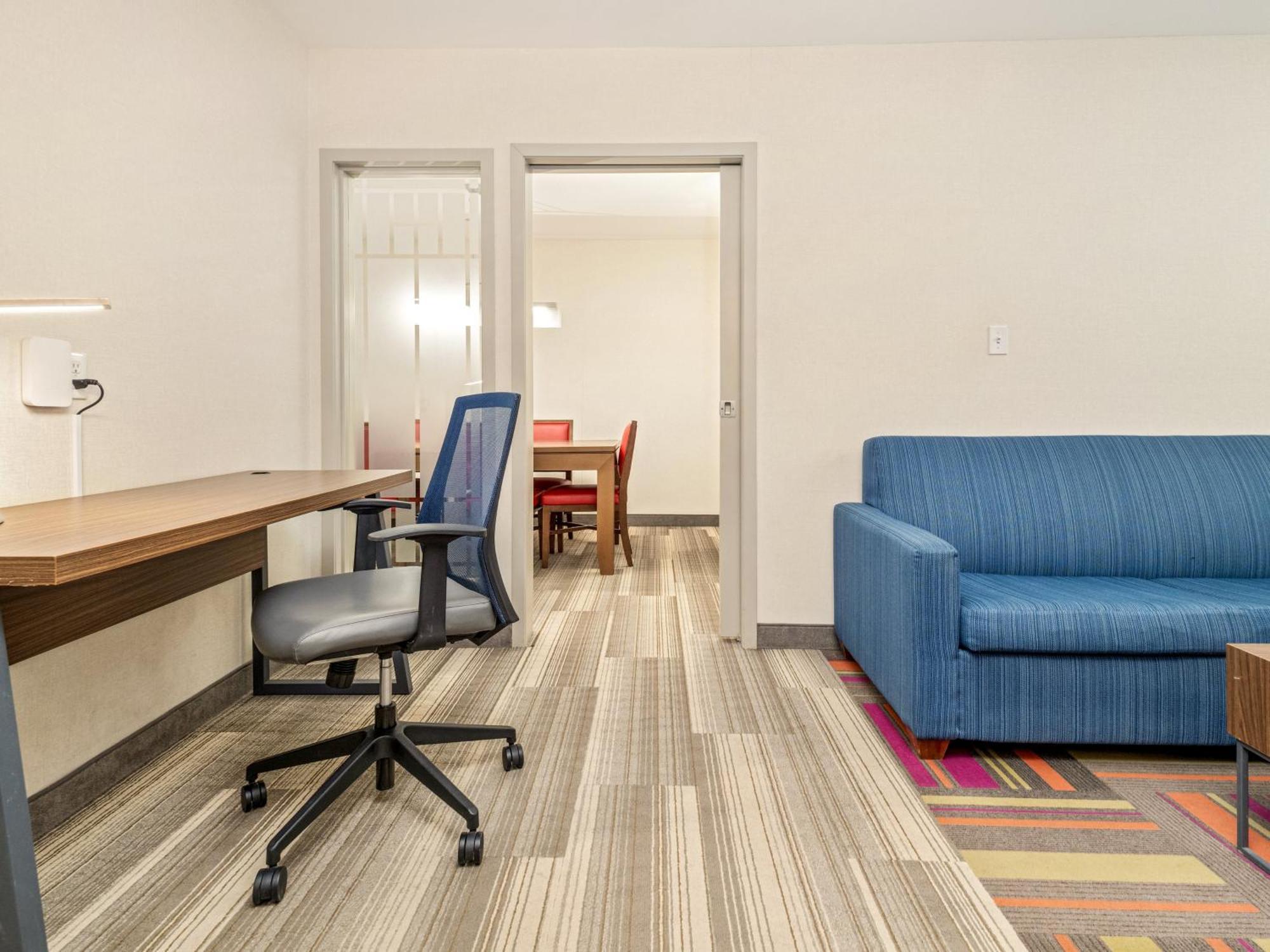 Holiday Inn Express & Suites Medicine Hat By Ihg Exterior foto