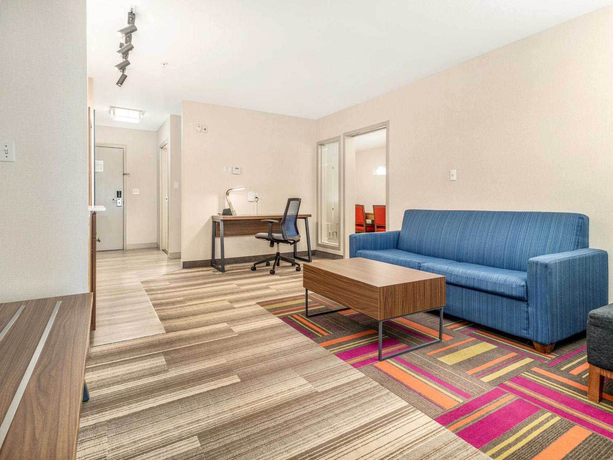 Holiday Inn Express & Suites Medicine Hat By Ihg Exterior foto