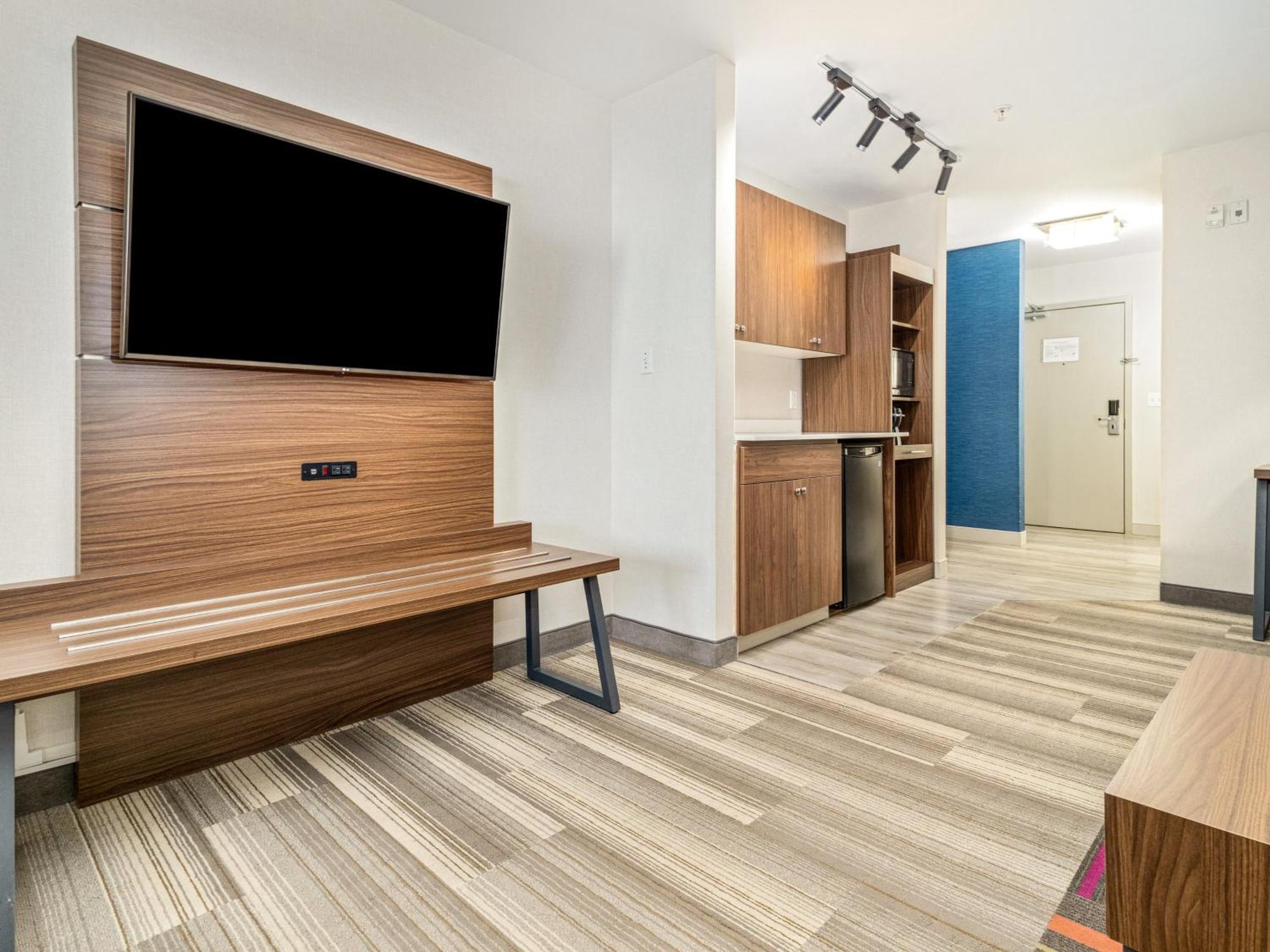 Holiday Inn Express & Suites Medicine Hat By Ihg Exterior foto