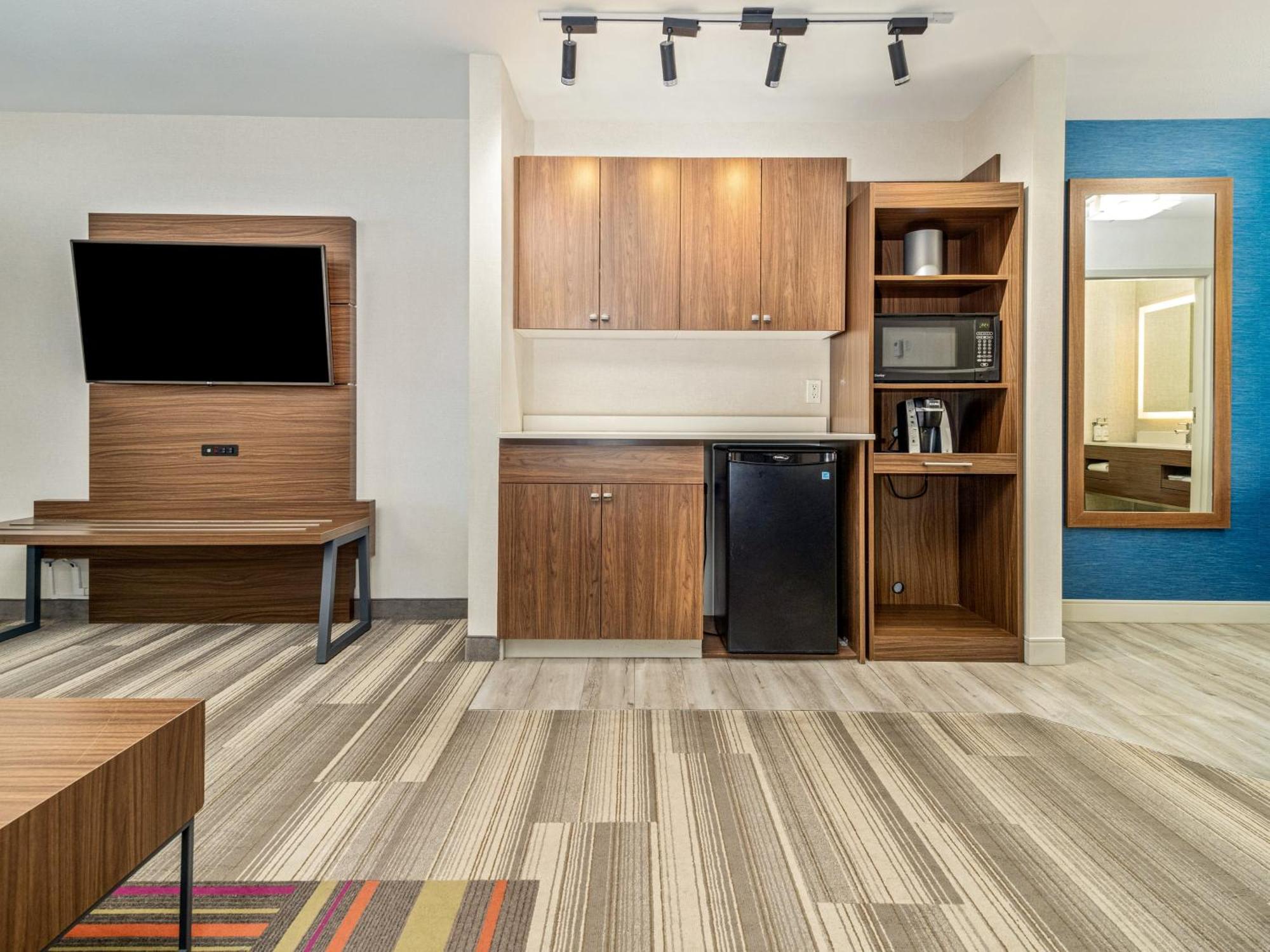Holiday Inn Express & Suites Medicine Hat By Ihg Exterior foto