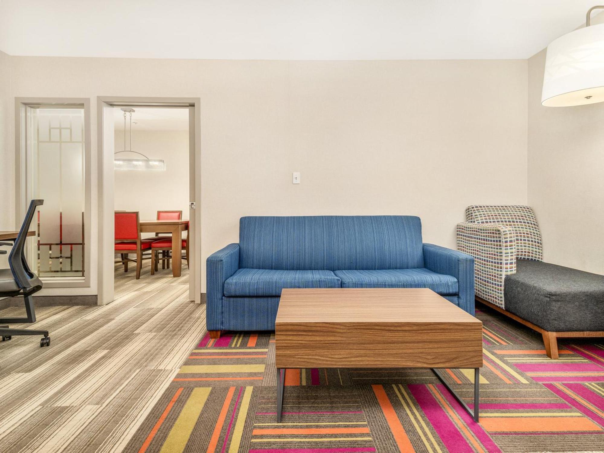 Holiday Inn Express & Suites Medicine Hat By Ihg Exterior foto