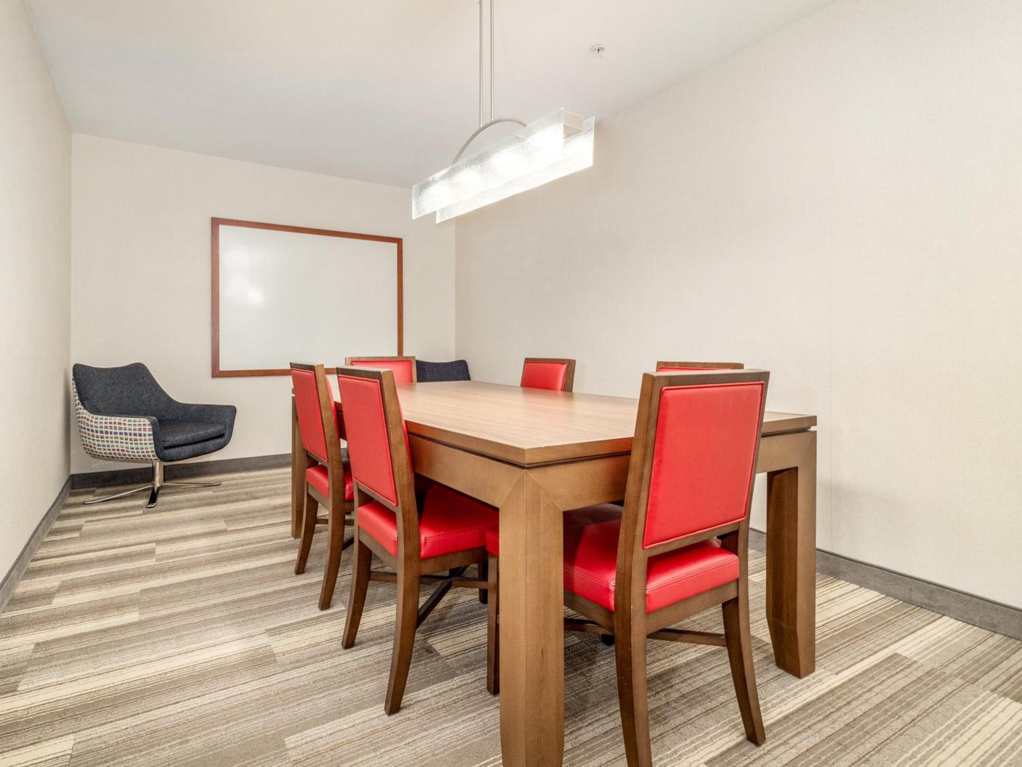 Holiday Inn Express & Suites Medicine Hat By Ihg Exterior foto