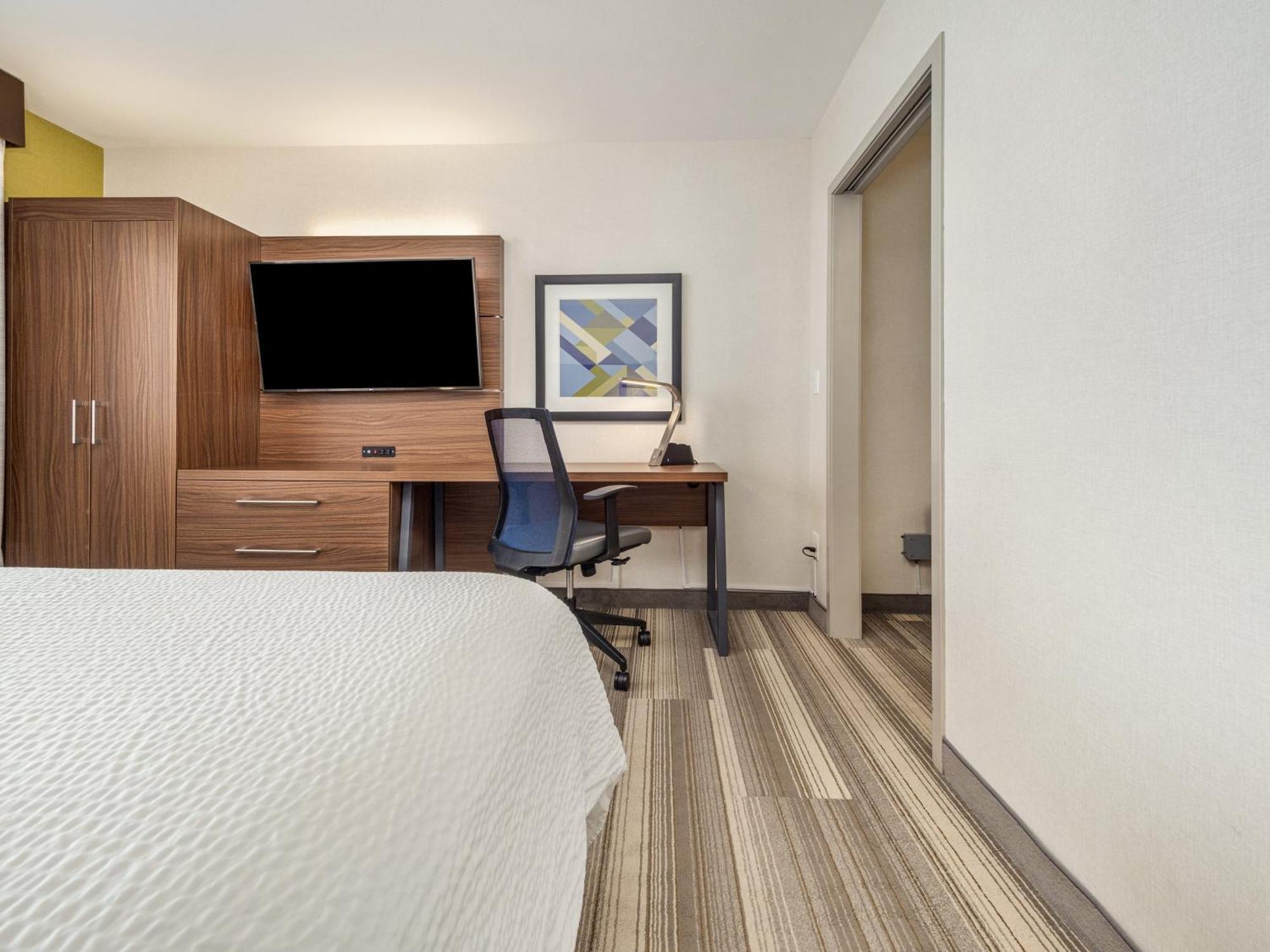 Holiday Inn Express & Suites Medicine Hat By Ihg Exterior foto