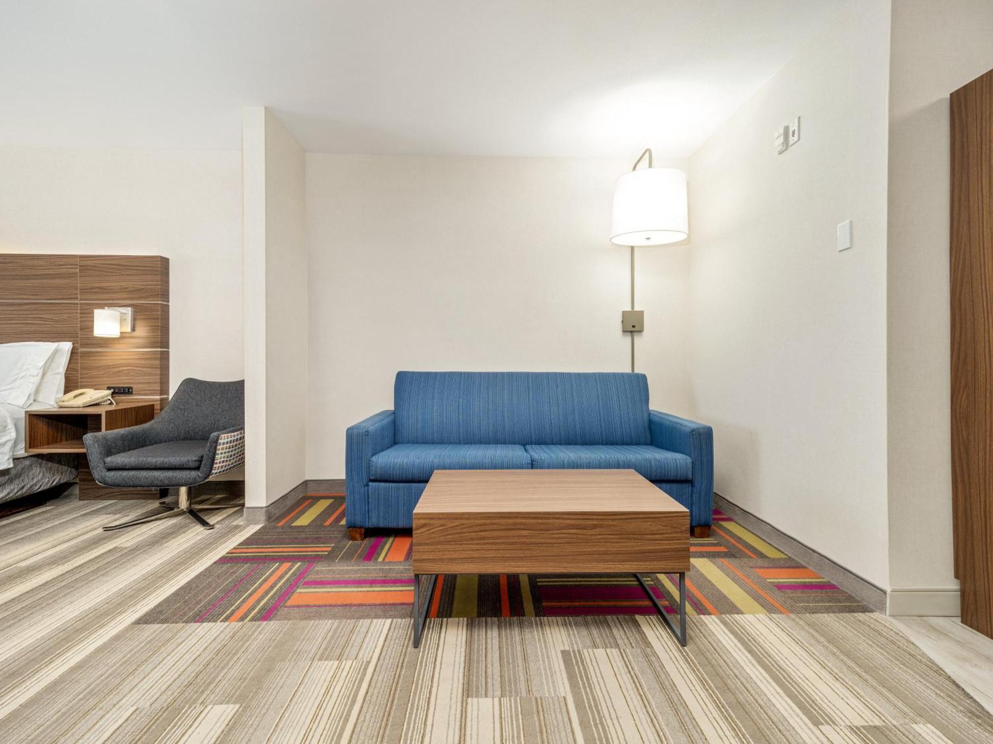 Holiday Inn Express & Suites Medicine Hat By Ihg Exterior foto