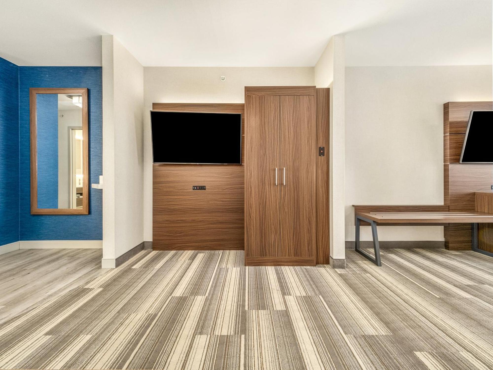 Holiday Inn Express & Suites Medicine Hat By Ihg Exterior foto