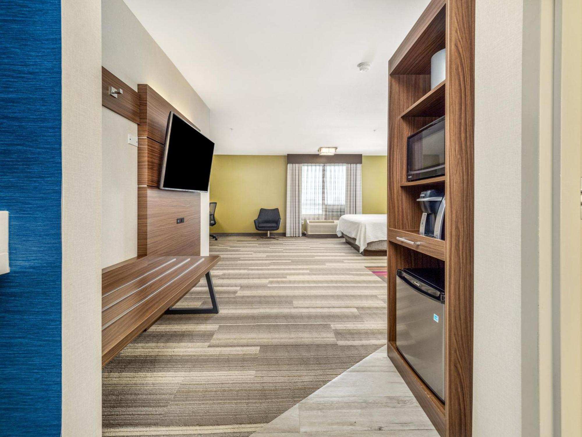Holiday Inn Express & Suites Medicine Hat By Ihg Exterior foto