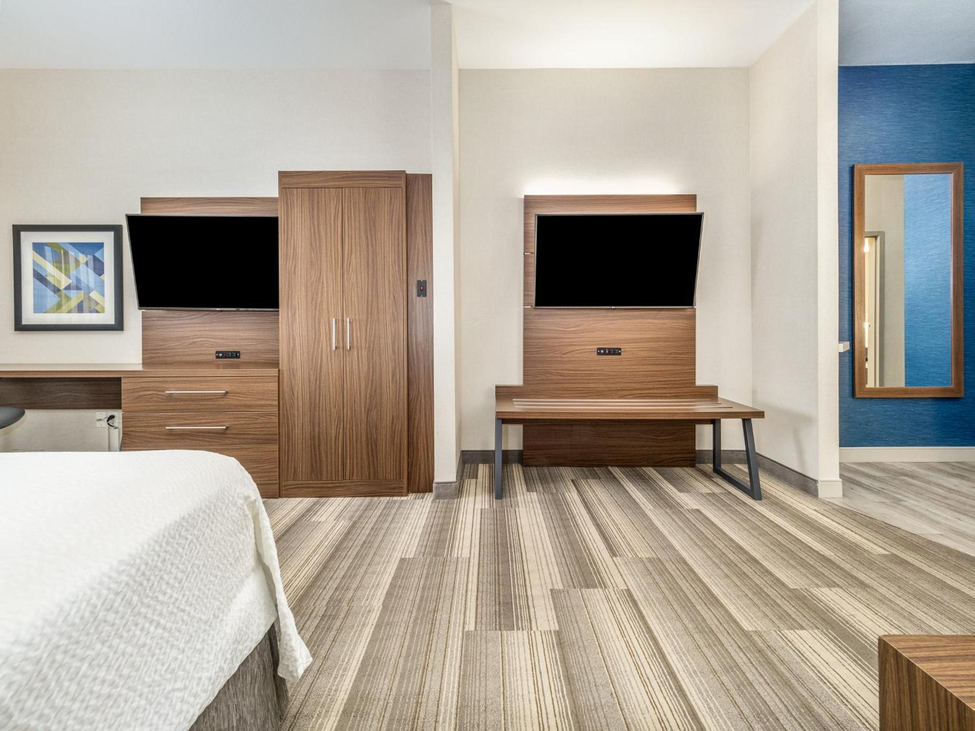Holiday Inn Express & Suites Medicine Hat By Ihg Exterior foto