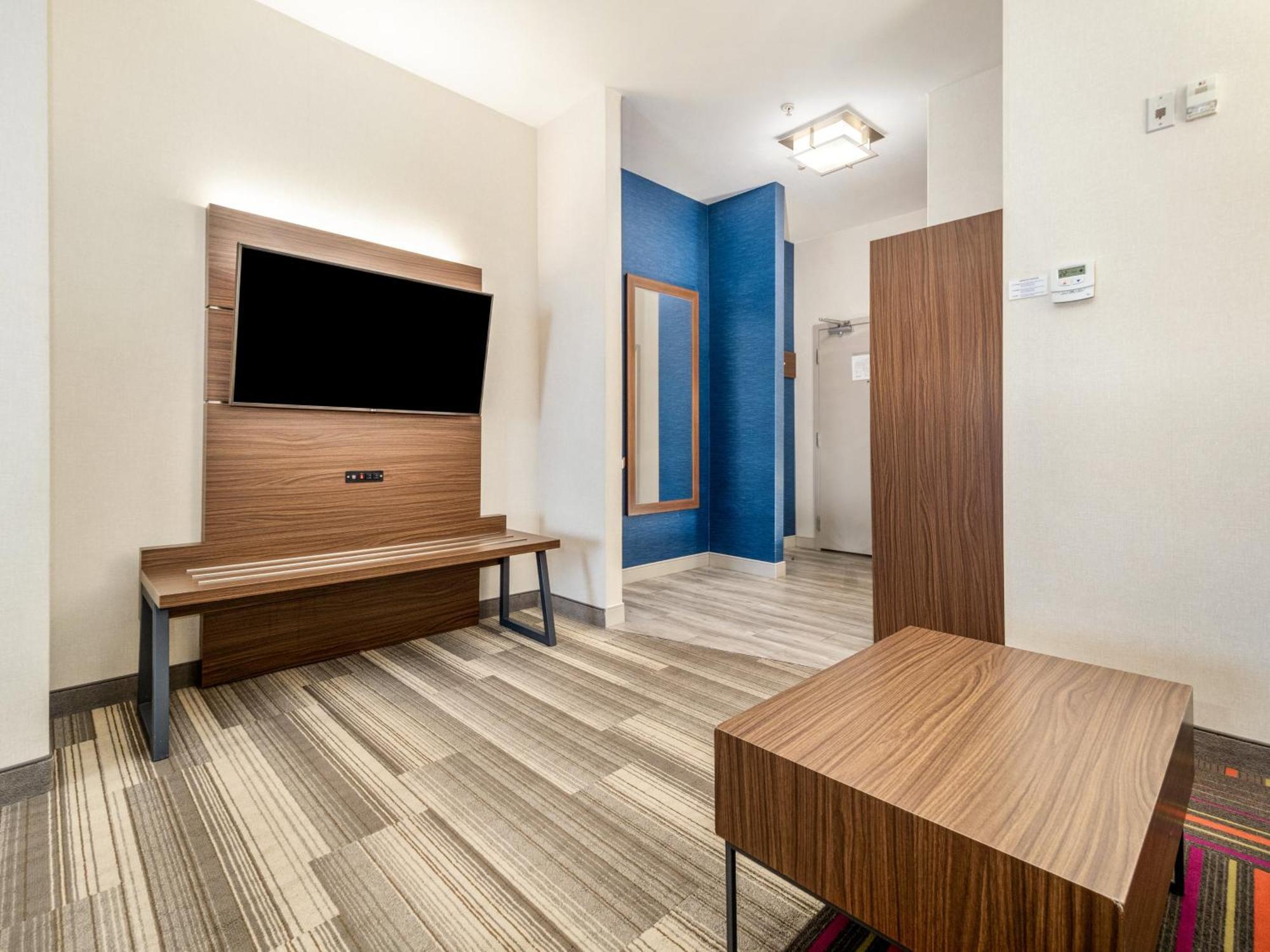 Holiday Inn Express & Suites Medicine Hat By Ihg Exterior foto
