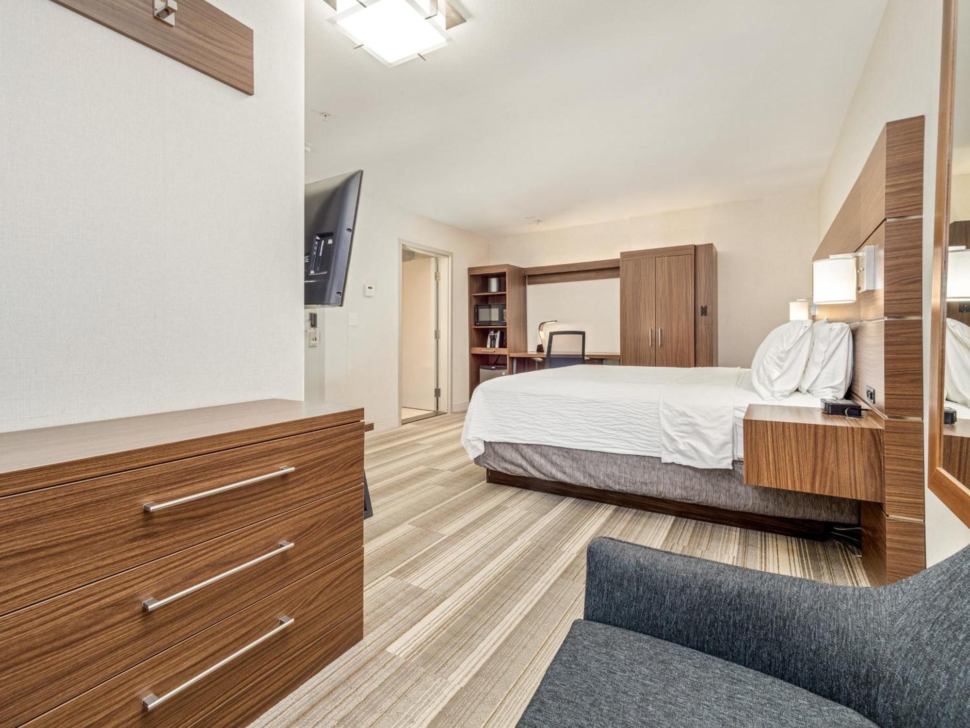 Holiday Inn Express & Suites Medicine Hat By Ihg Exterior foto