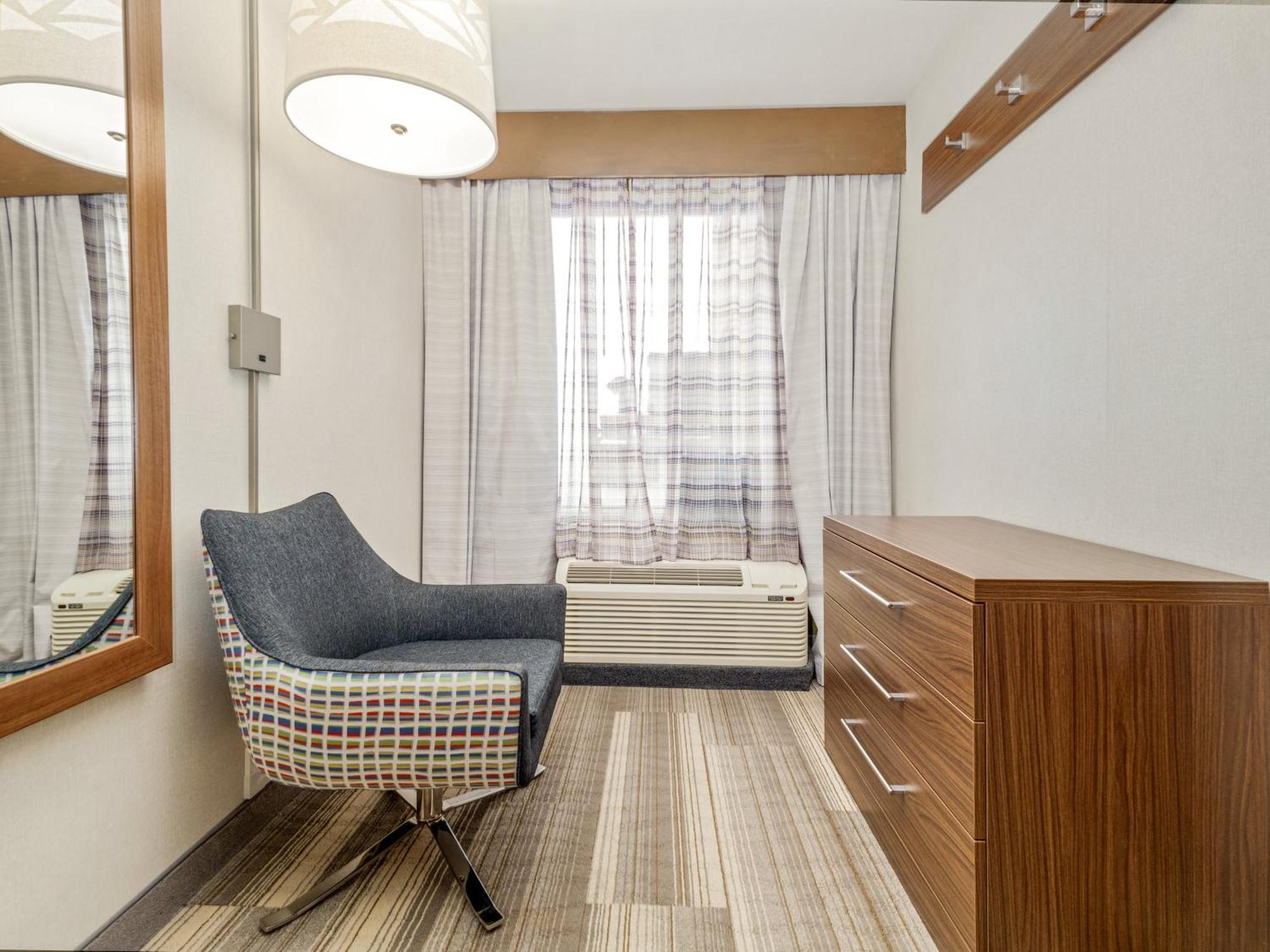 Holiday Inn Express & Suites Medicine Hat By Ihg Exterior foto