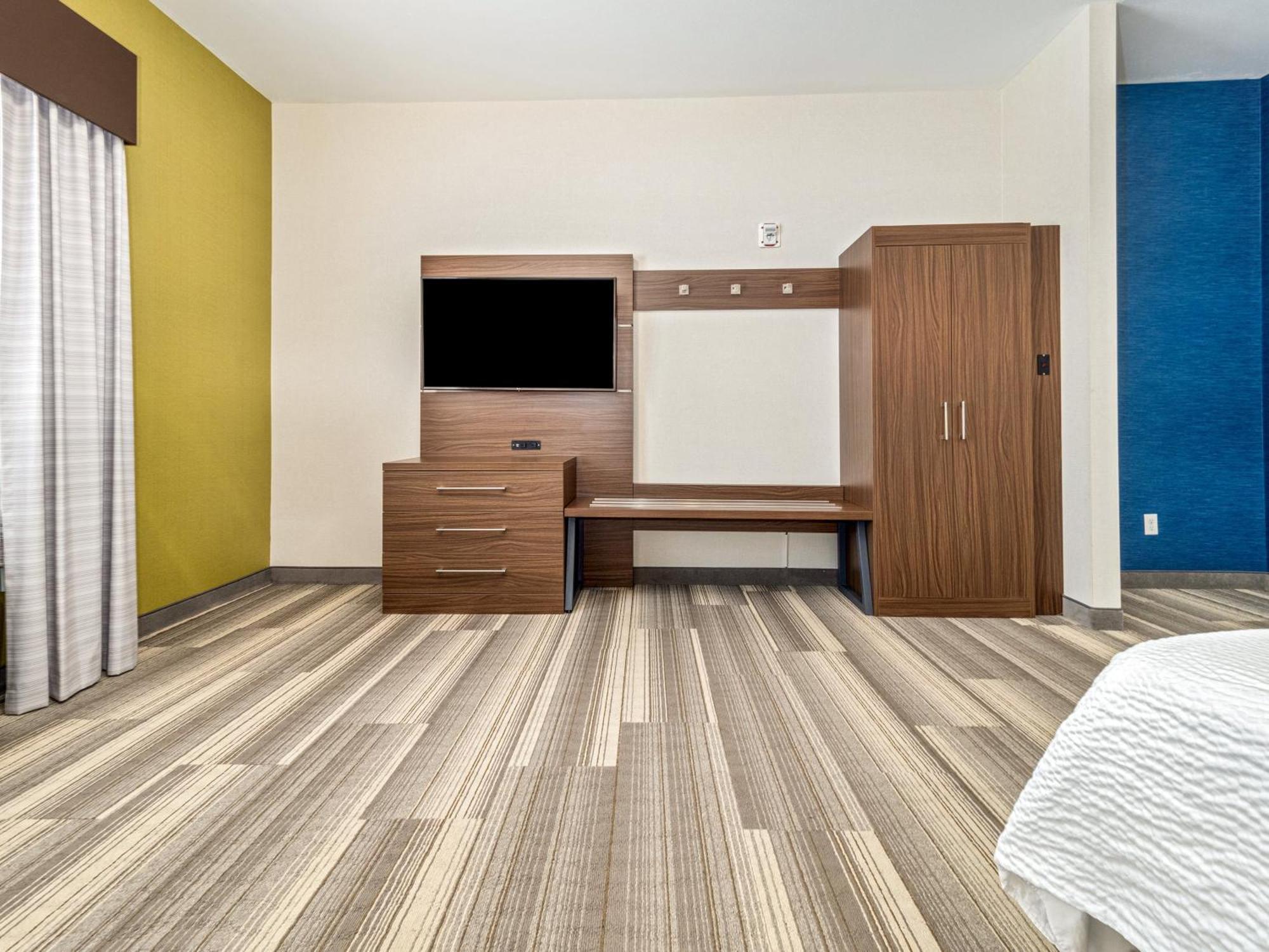 Holiday Inn Express & Suites Medicine Hat By Ihg Exterior foto