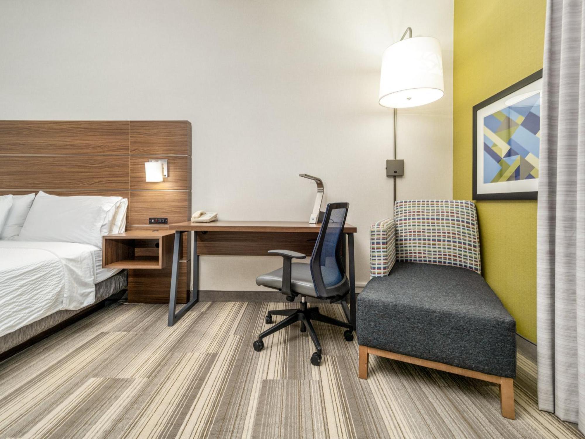 Holiday Inn Express & Suites Medicine Hat By Ihg Exterior foto